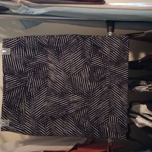 Alfani medium skirt black and white.